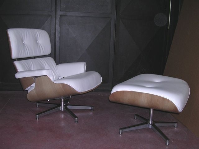 900 Lounge Chair & Ottoman - in white leather