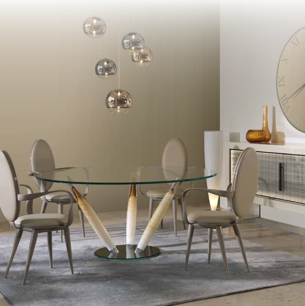 Italian dining room full of high-end furniture by Reflex