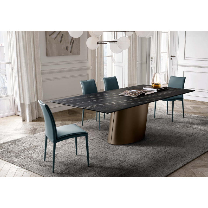 Ovale Dining Table