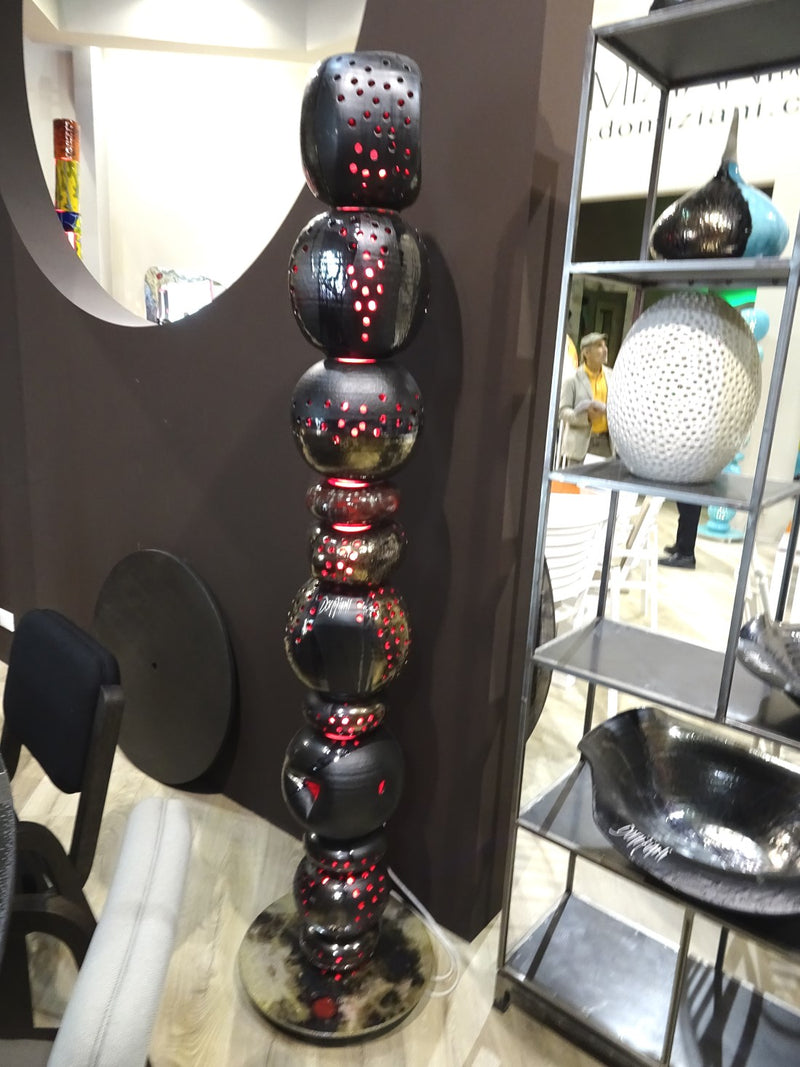 View of red and black Floor lamp with hand painted ceramic spheres made in Italy by Italydesign