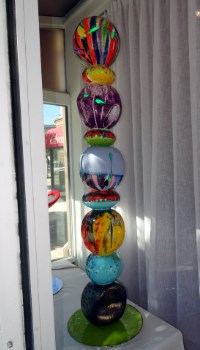 Floor lamp with hand painted ceramic spheres made in Italy by Italydesign