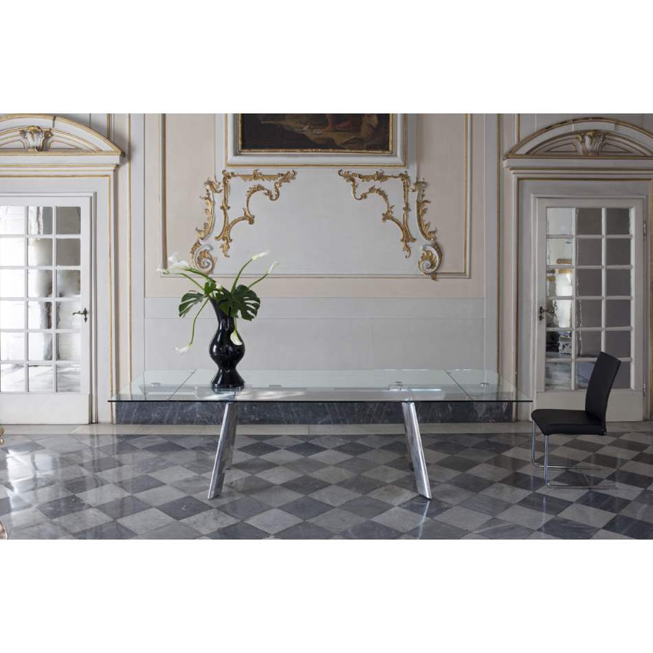 Italian dining room furniture by Naos - Felix