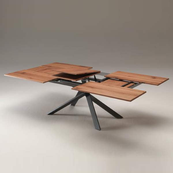 Ozzio Italia expandable table in expanded configuration