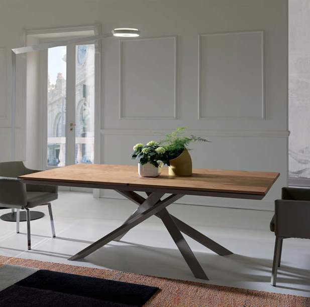 Stunning Ozzio Italia wooden expandable table