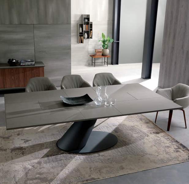Expandable dining table made in Italy