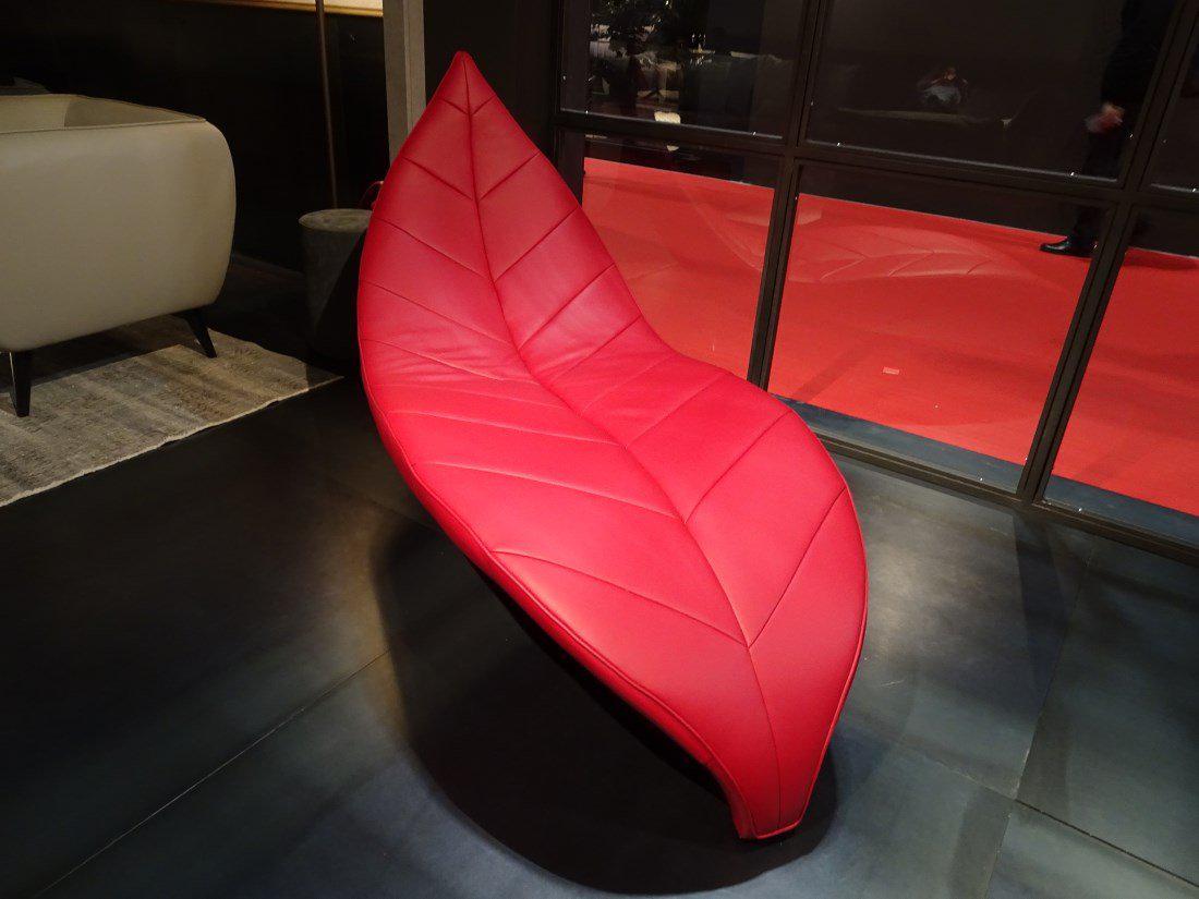 Oasis Chaise in red leather